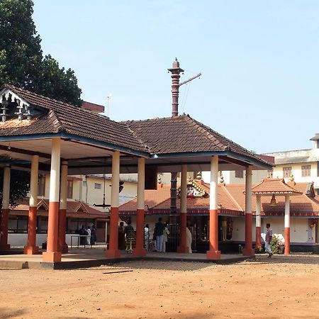Swades Residency Hotell Cheruvalli Exteriör bild
